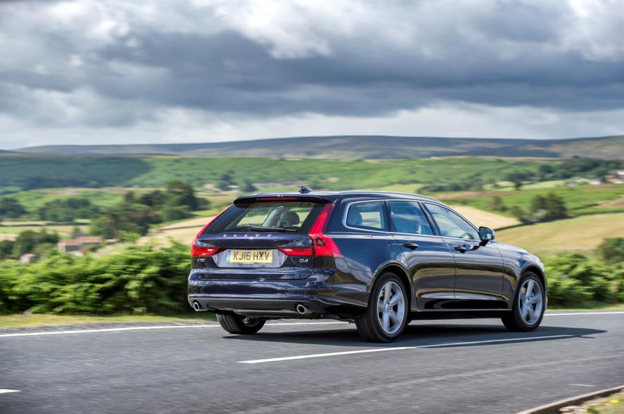  Volvo V90 D4 Momentum 2016 года  (UK) (фото 18 из 21)